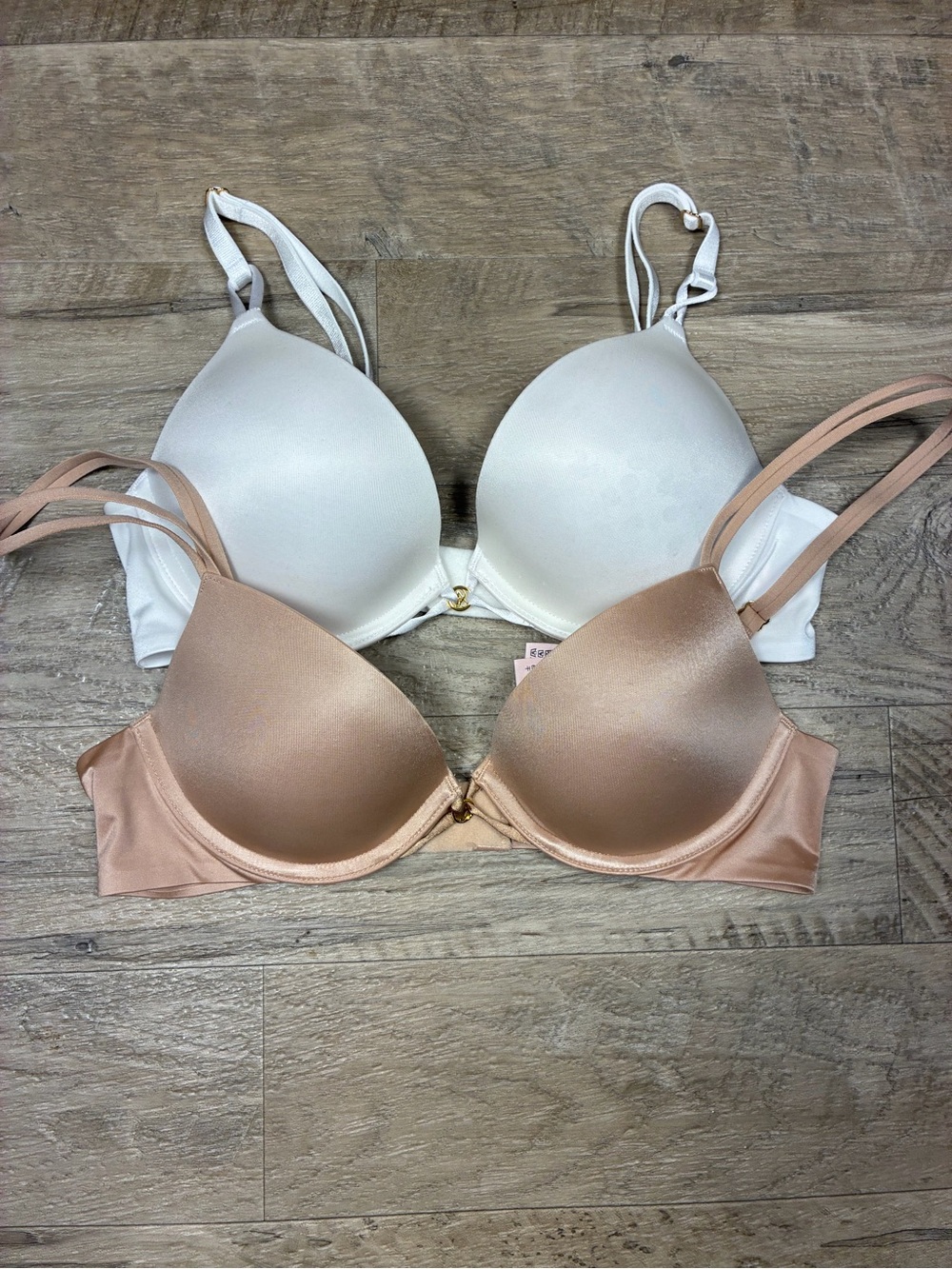 Victoria Secret 2 Satin Bombshell Plunge Push Up Bras
